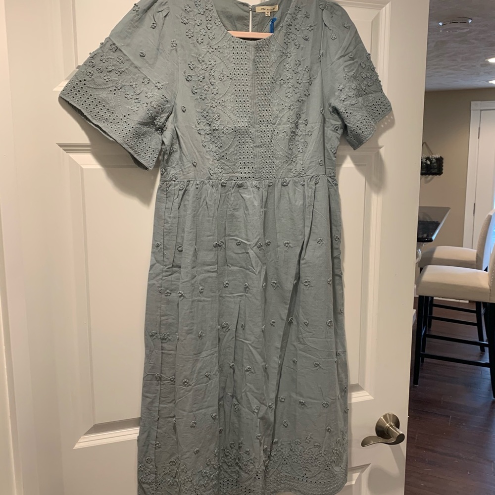 Tea and rose Embroidered midi length dress